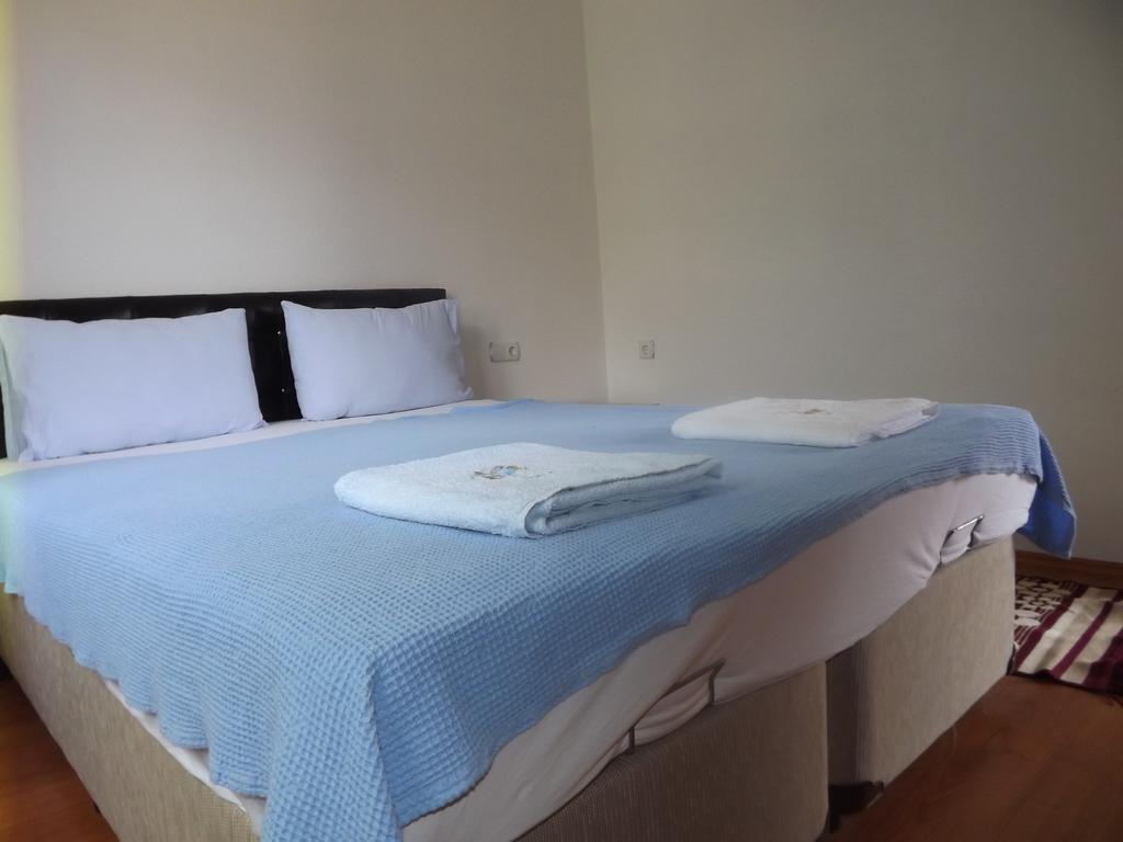 George House Bed & Breakfast Фаралия Екстериор снимка