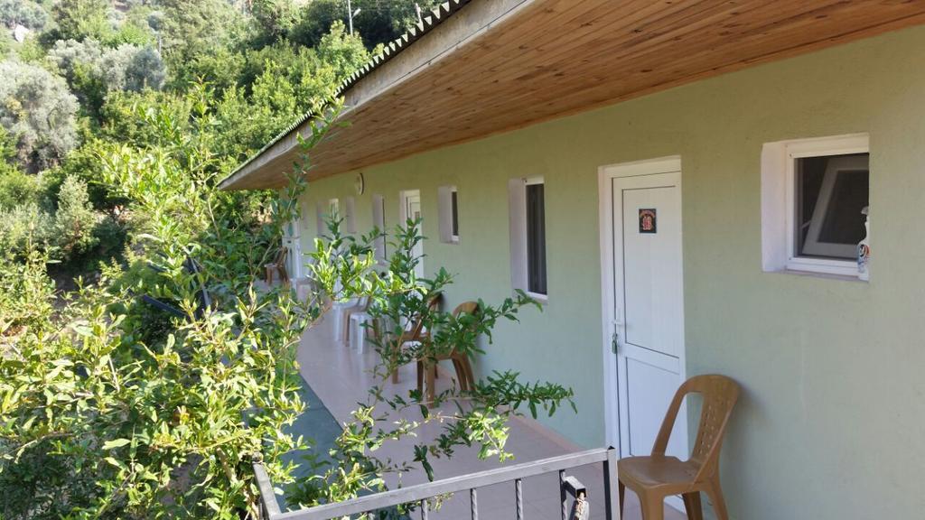 George House Bed & Breakfast Фаралия Екстериор снимка