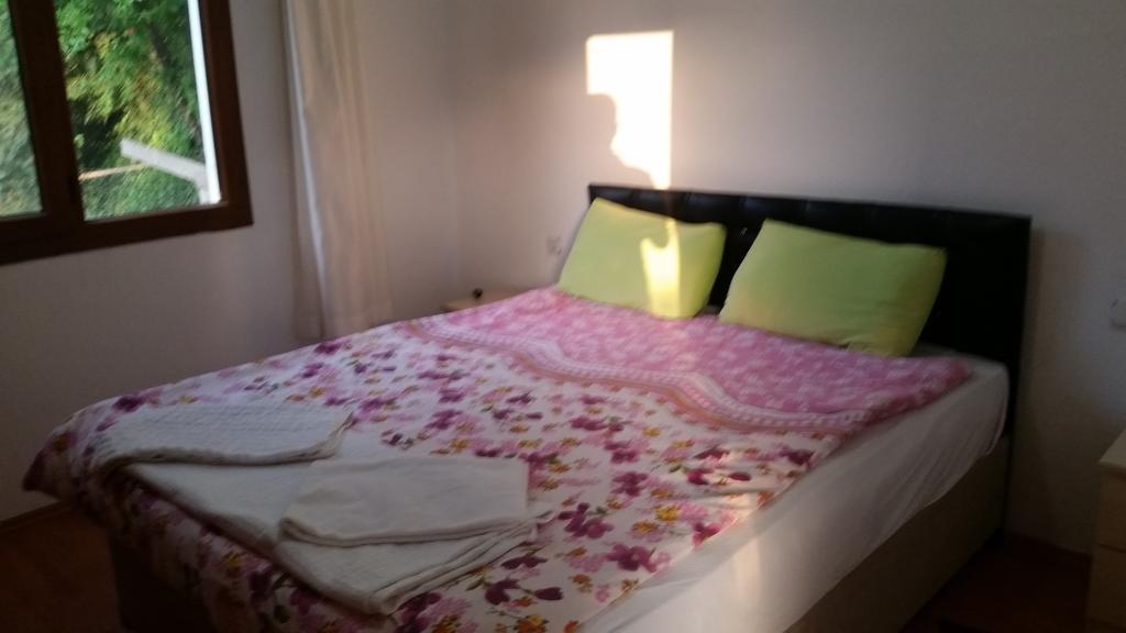 George House Bed & Breakfast Фаралия Екстериор снимка