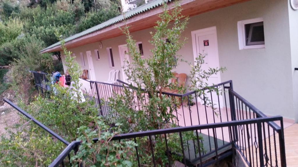George House Bed & Breakfast Фаралия Екстериор снимка