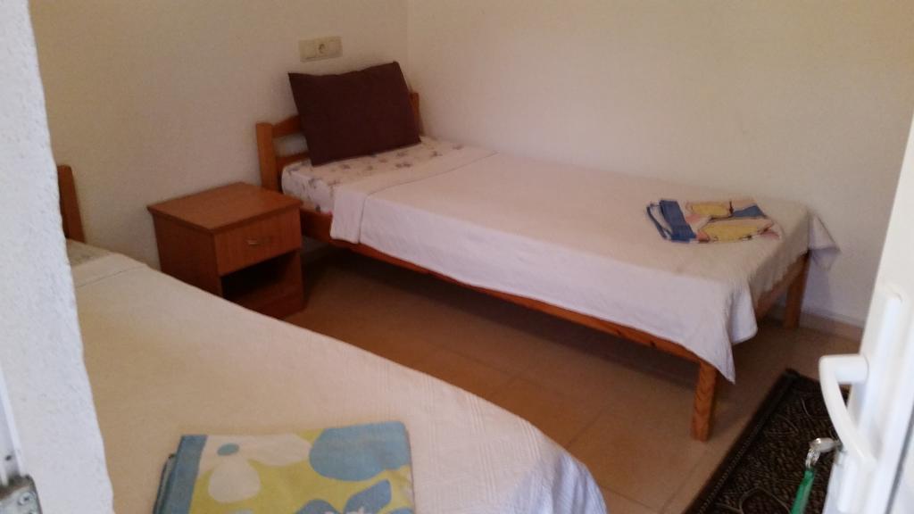 George House Bed & Breakfast Фаралия Екстериор снимка