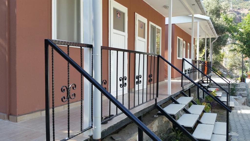 George House Bed & Breakfast Фаралия Екстериор снимка